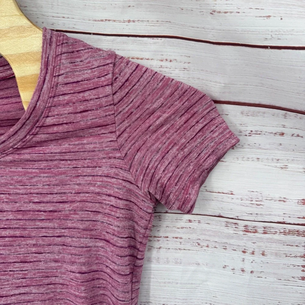 Athleta Shirt Size‎ Small Breezy Scoop V Neck Tee Heathered Pink Striped Casual